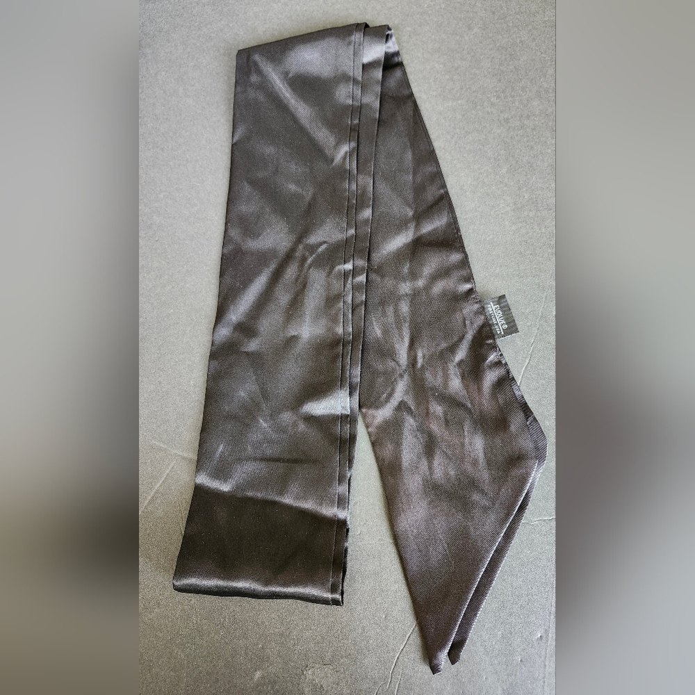 Two Complementary Oblong Scarves - image 4